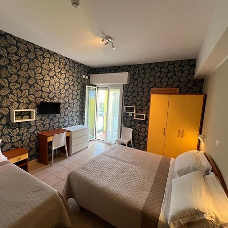 Lotus Hotel All Inclusive & Spiaggia ริมินี ภายนอก รูปภาพ
