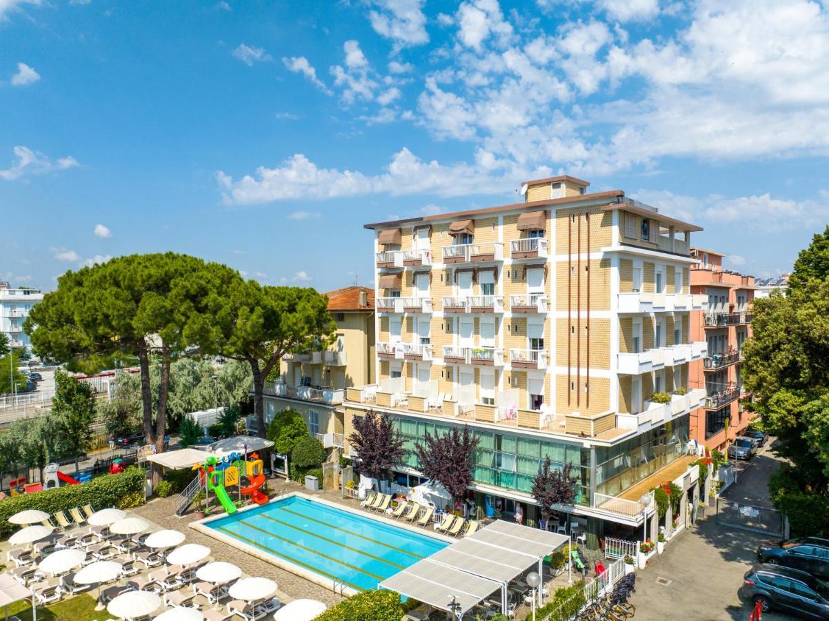 Lotus Hotel All Inclusive & Spiaggia ริมินี ภายนอก รูปภาพ