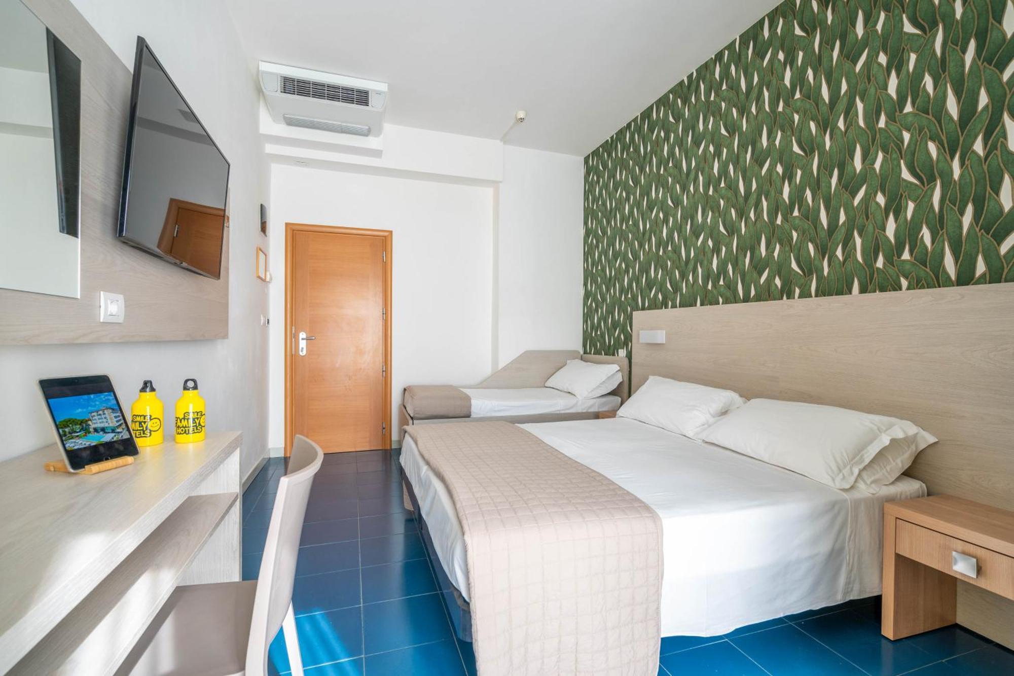 Lotus Hotel All Inclusive & Spiaggia ริมินี ภายนอก รูปภาพ