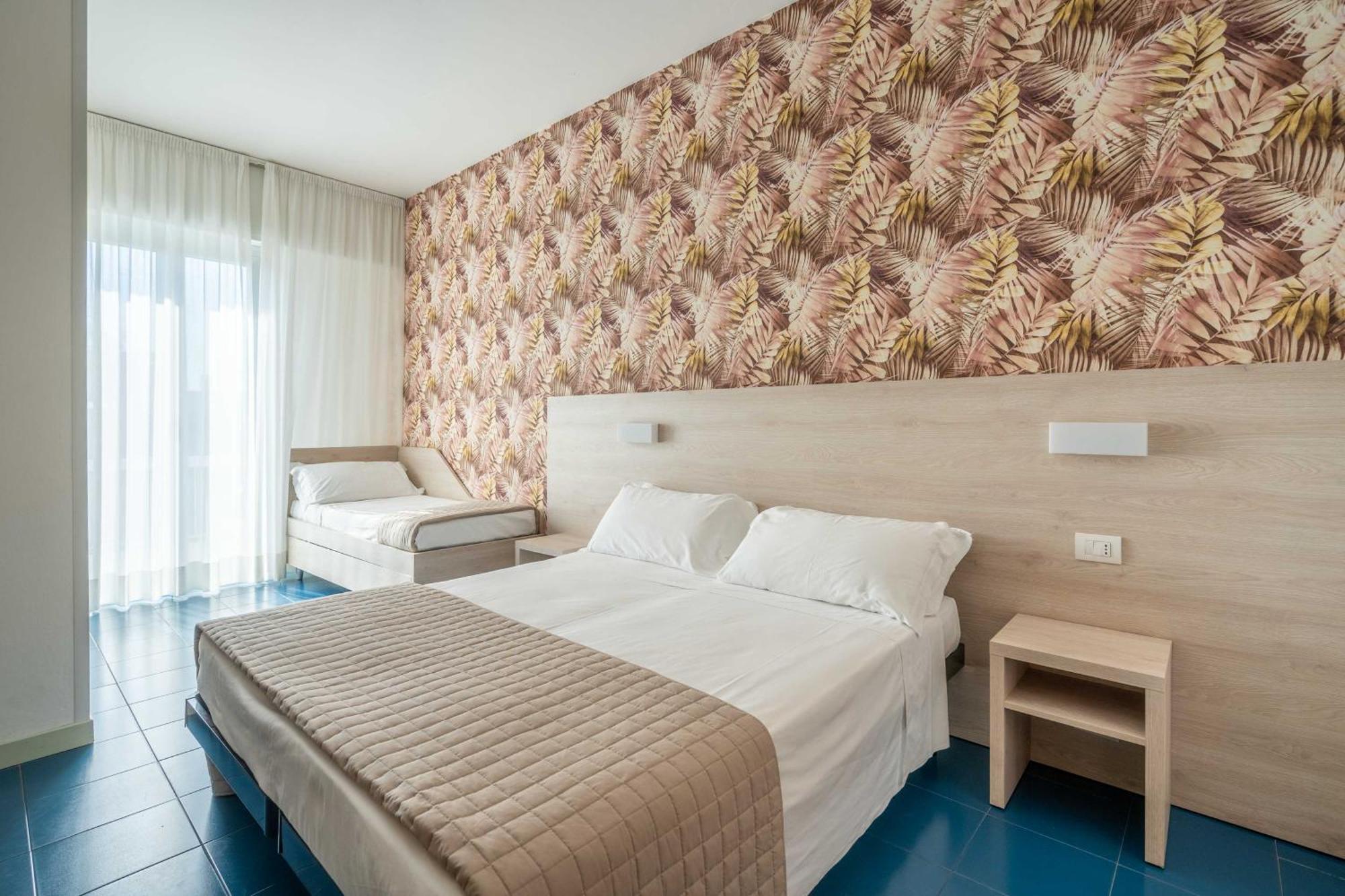Lotus Hotel All Inclusive & Spiaggia ริมินี ภายนอก รูปภาพ