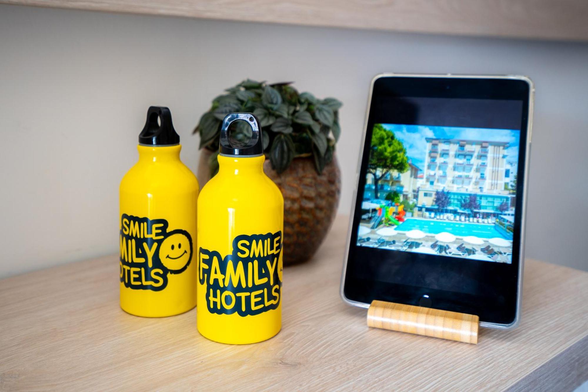 Lotus Hotel All Inclusive & Spiaggia ริมินี ภายนอก รูปภาพ