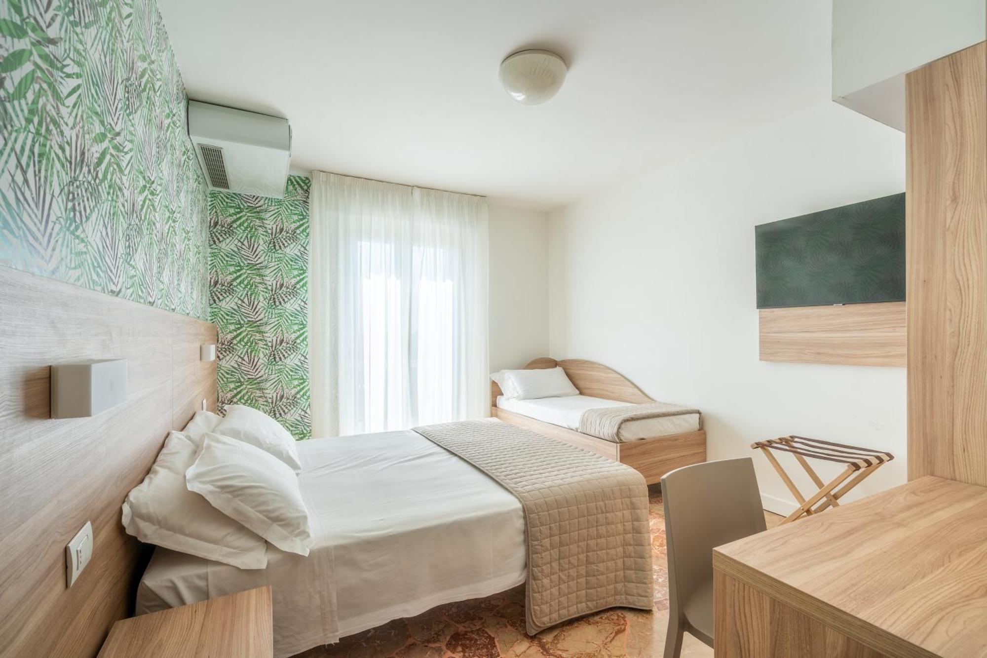 Lotus Hotel All Inclusive & Spiaggia ริมินี ภายนอก รูปภาพ