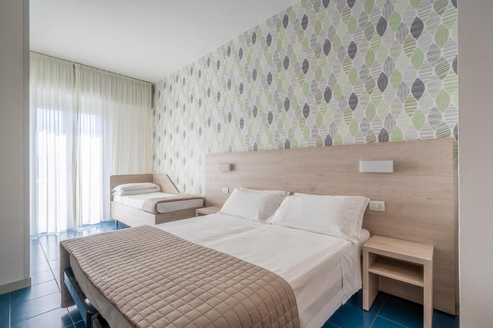 Lotus Hotel All Inclusive & Spiaggia ริมินี ภายนอก รูปภาพ