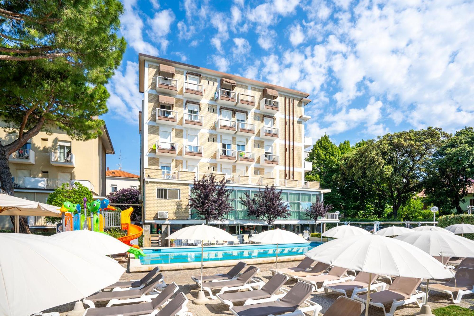 Lotus Hotel All Inclusive & Spiaggia ริมินี ภายนอก รูปภาพ
