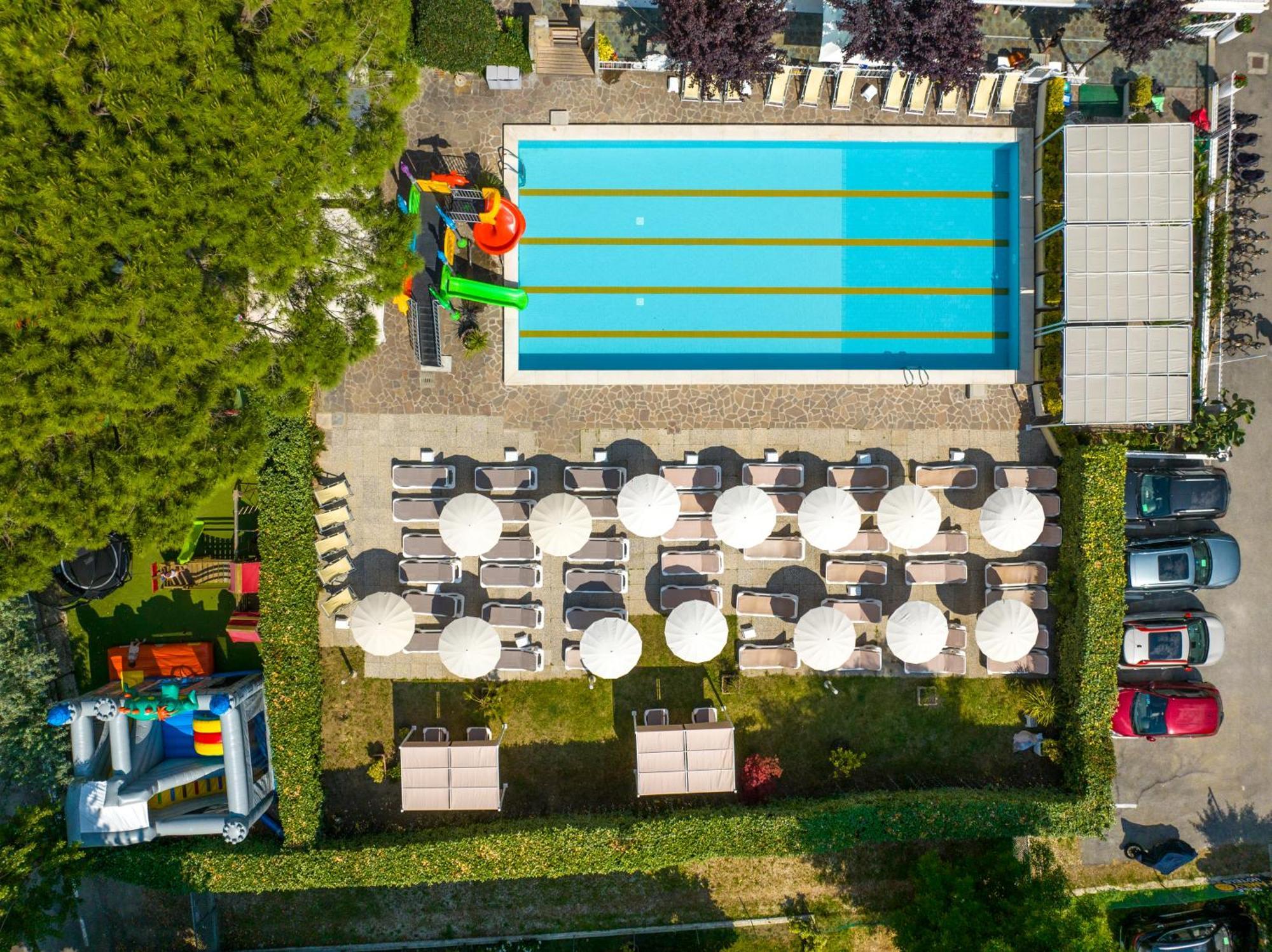 Lotus Hotel All Inclusive & Spiaggia ริมินี ภายนอก รูปภาพ