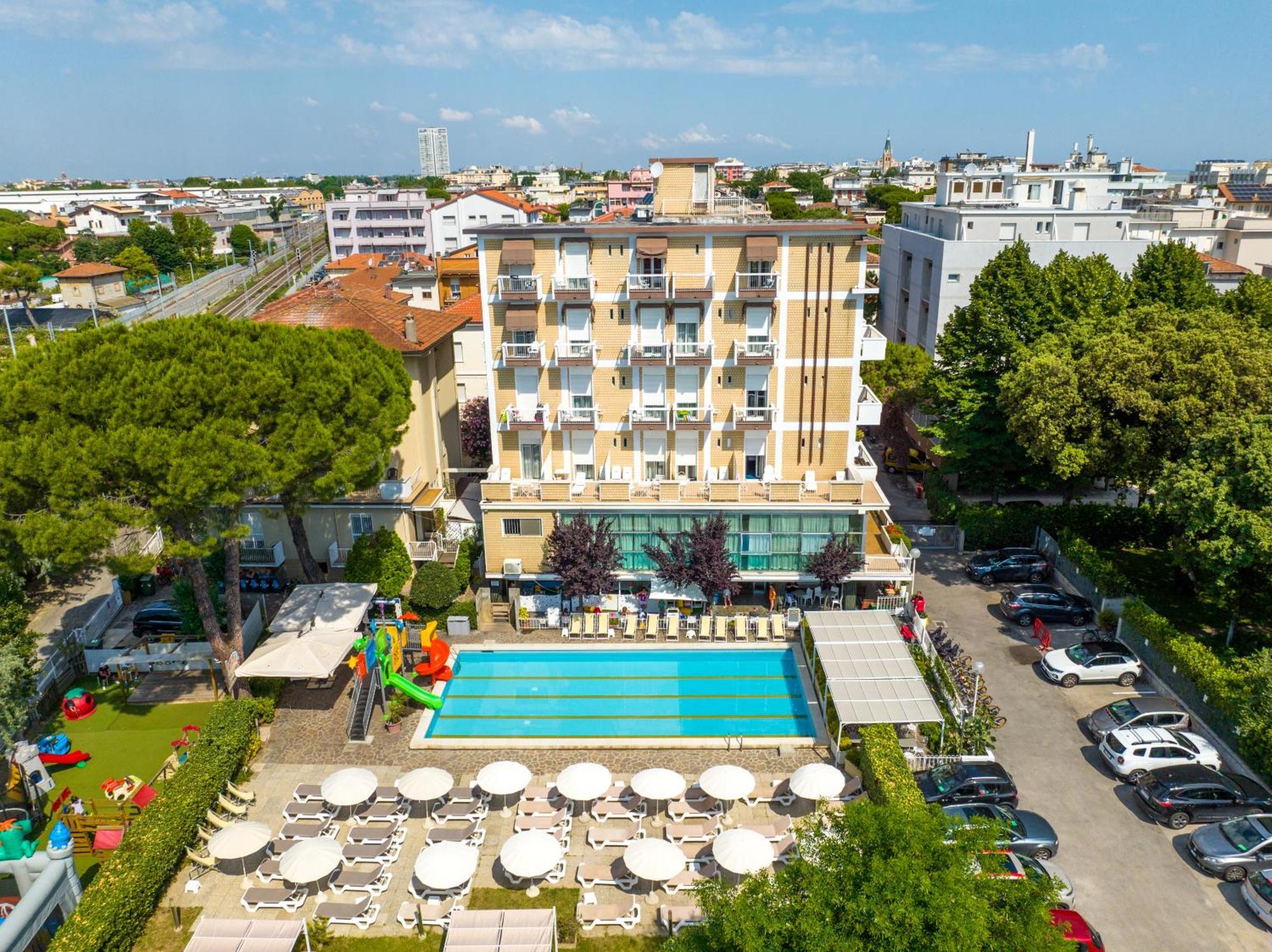 Lotus Hotel All Inclusive & Spiaggia ริมินี ภายนอก รูปภาพ