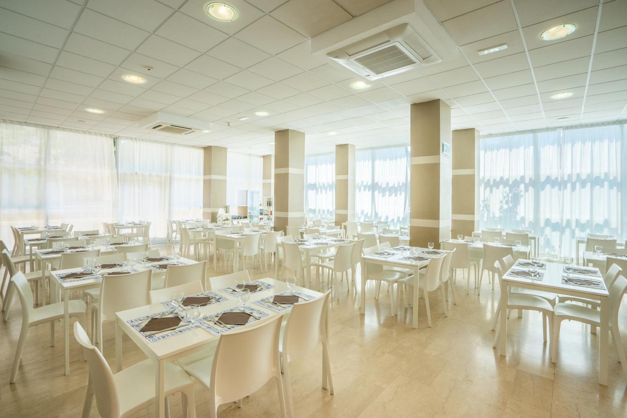 Lotus Hotel All Inclusive & Spiaggia ริมินี ภายนอก รูปภาพ