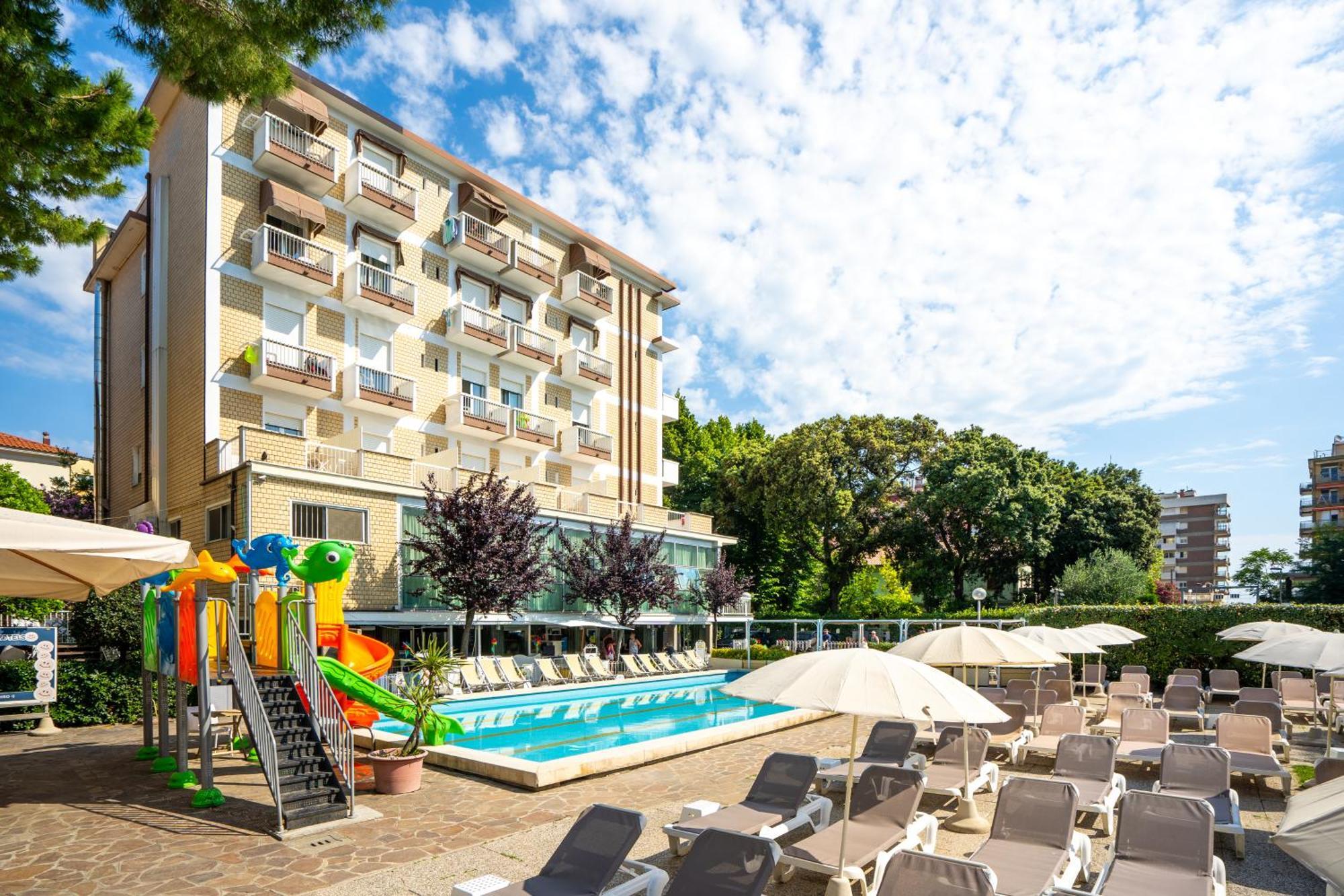 Lotus Hotel All Inclusive & Spiaggia ริมินี ภายนอก รูปภาพ