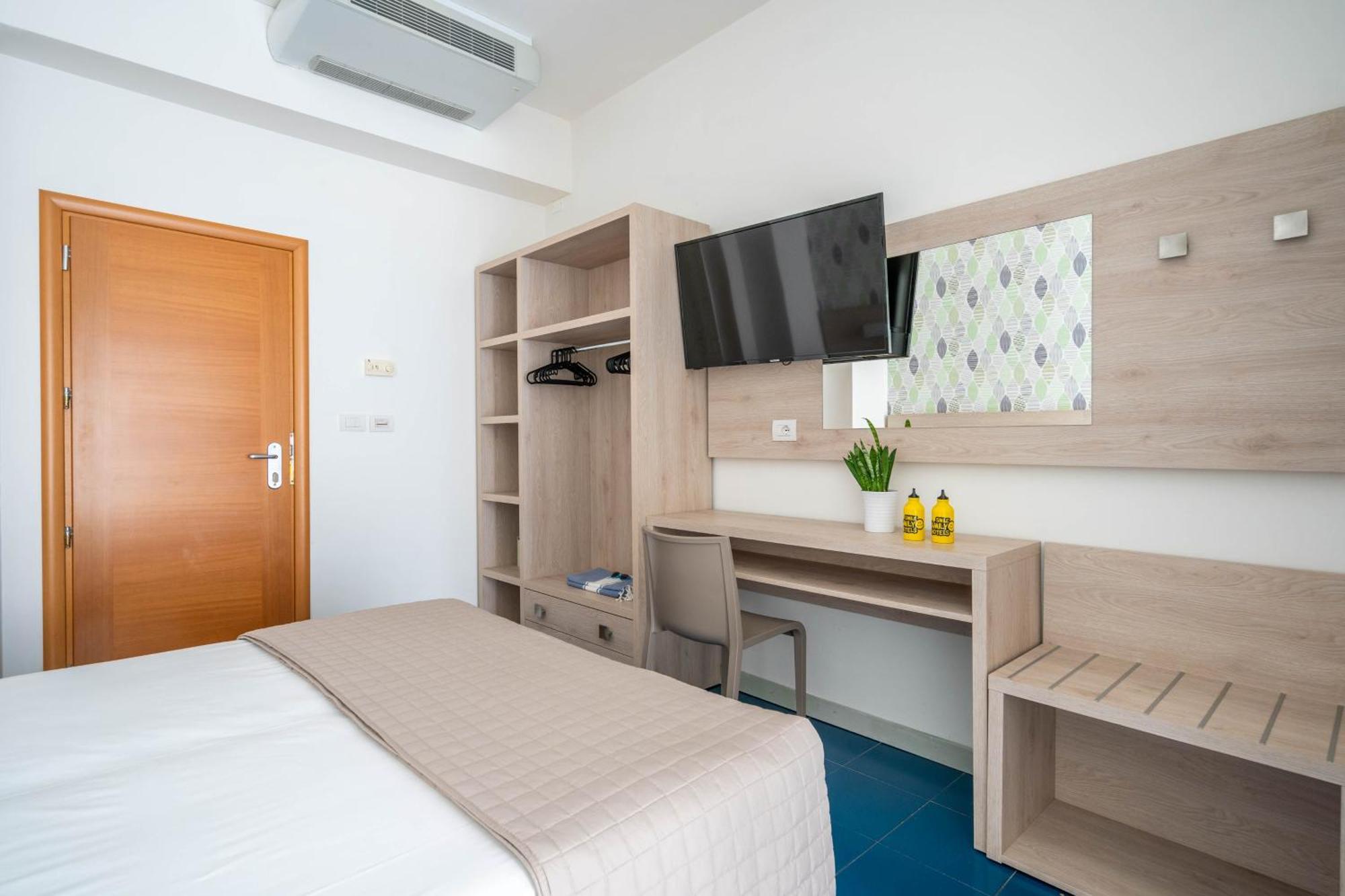 Lotus Hotel All Inclusive & Spiaggia ริมินี ภายนอก รูปภาพ