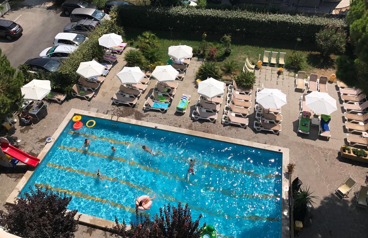Lotus Hotel All Inclusive & Spiaggia ริมินี ภายนอก รูปภาพ